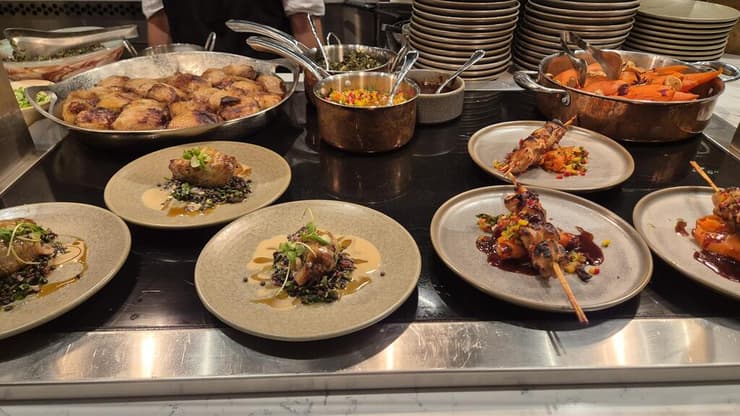 מנות מוקפדות בארוחת הערב (צילום: אסף קמר) איסלה בראון 42 אילת