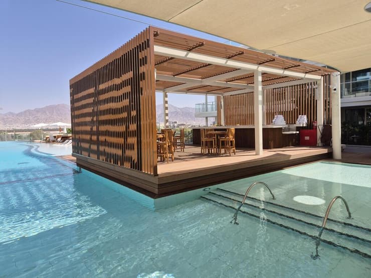 הבר של הבריכה (צילום: אסף קמר) איסלה בראון 42 אילת