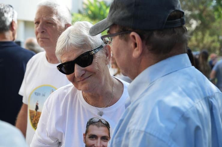 שורדת השבי יפה אדר בהלוויית נכדה תמיר (צילום: תומר שונם הלוי ) טקס הספדים לזכר תמיר אדר לפני הלווייתו