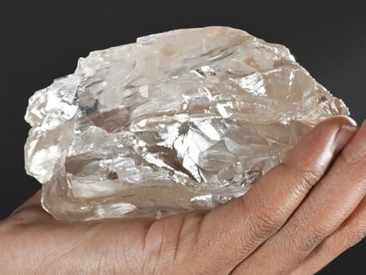 היהדלום הגולמי השני בגודלו בהיסטוריה, שהתגלה אשתקד בבוטסואנה (צילום: Lucara Diamond Corp/Cover Images/Reuters) היהדלום הגולמי השני בגודלו בהיסטוריה, שהתגלה אשתקד בבוטסואנה