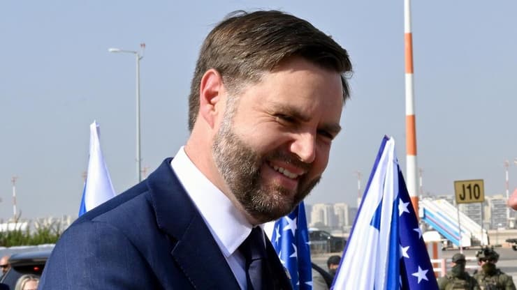 סגן הנשיא ואנס. "הפגישה איתו הייתה לבבית וחמה" (צילום: זיו סוקולוב, שגרירות ארה״ב) נתב"ג סגן נשיא ארה"ב ג'יי די ואנס ממריא חזרה לוושינגטון