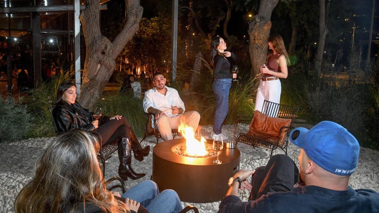 יש גם מדורה (צילום: רפי קוץ) מסעדת מוצא