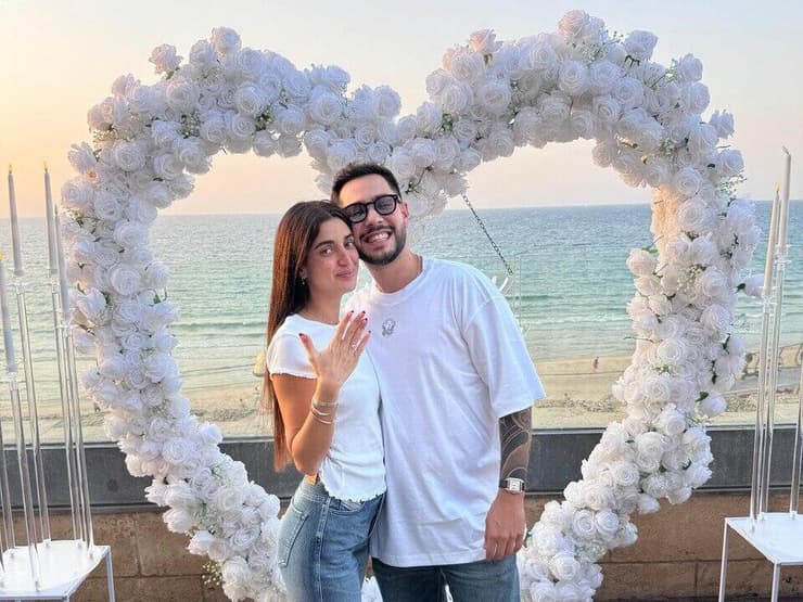 אלי-ה כהן בהצעת נישואים לבת זוגו 