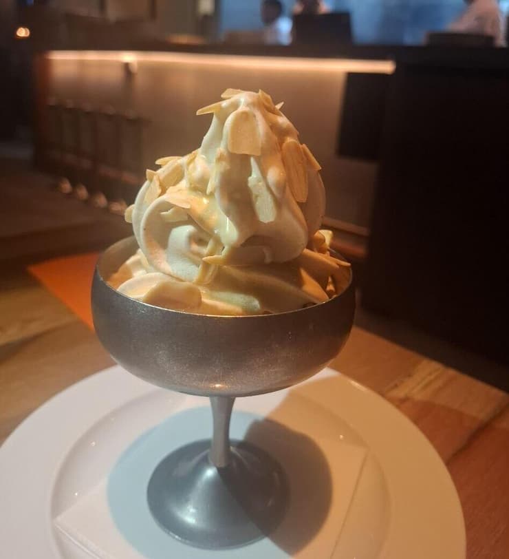 הקינוחים היו נפילה (צילום: יהונתן כהן) מסעדת מוצא