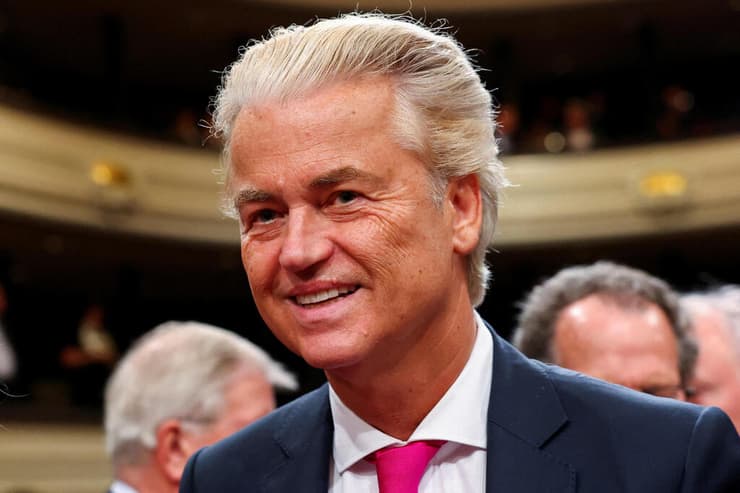 וילדרס. מוביל בסקרים - שוב - אבל האם יצליח להקים קואליציה? (צילום: רויטרס/REUTERS/Piroschka van de Wouw) חירט וילדרס מנהיג המין ב הולנד ספטמבר 2025