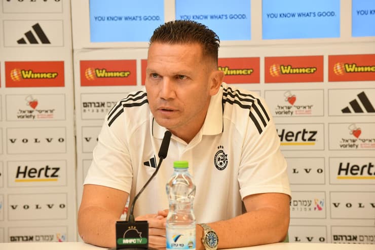 מאמן מכבי חיפה ברק בכר