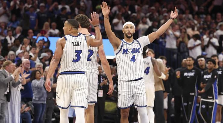 אורלנדו חוגגת