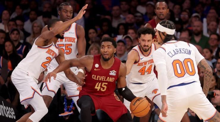 דונובן מיטשל בין שחקני הניקס