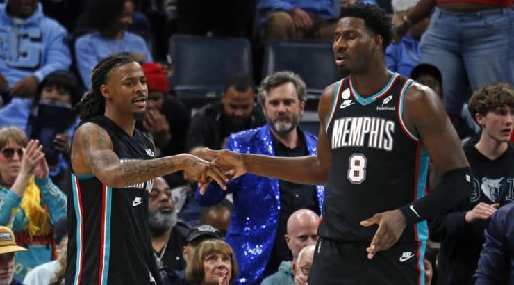 ג'ה מוראנט וג'ארן ג'קסון ג'וניור חוגגים