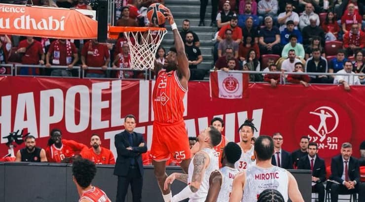 דניאל אוטורו מטביע (הפועל "IBI" תל אביב) דניאל אוטורו מטביע