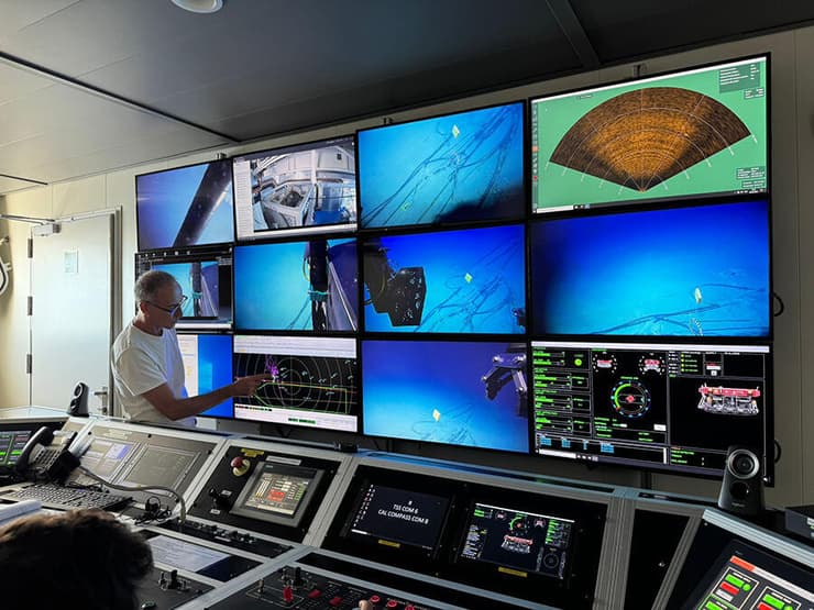 לא ברור מקורו של הניטרינו רב האנרגיה, אך זו תחנה משמעותית בדברי הימים של ניסוי KM3NeT, והיא מעוררת תקוות לגבי ההמשך. חדר הבקרה על הספינה שהורידה את אחת היחידות