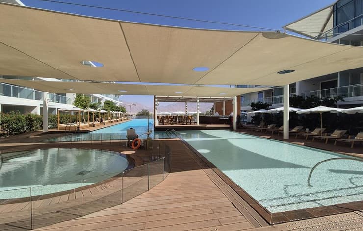 הקפדה מבורכת על הצללה (צילום: אסף קמר) איסלה בראון 42 אילת