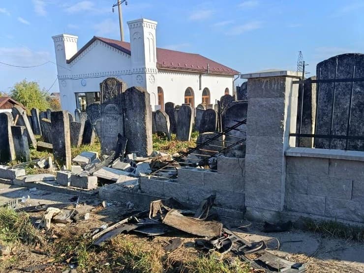 הקברים שהושחתו הקברים שהושחתו