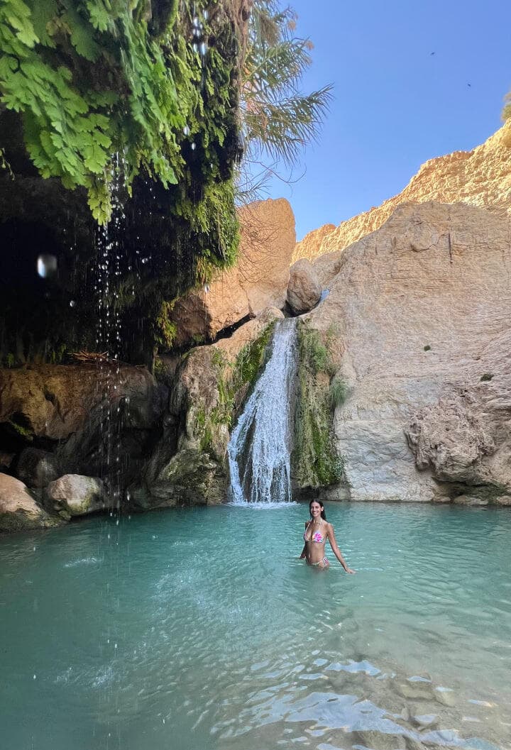 חן יוסף מגלה בריכה טבעית חדשה