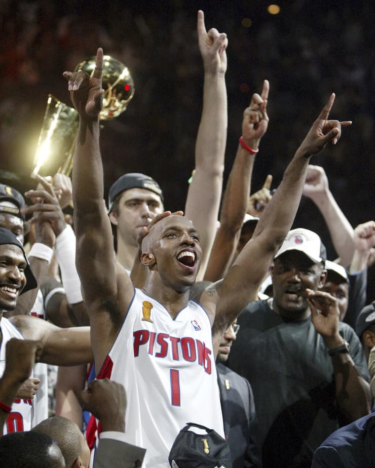 2004: זוכה באליפות מדהימה עם דטרויט