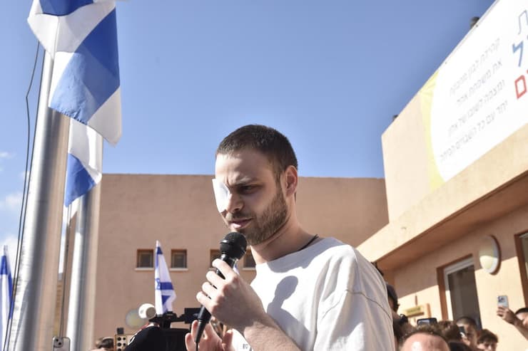 אלון אהל בבית