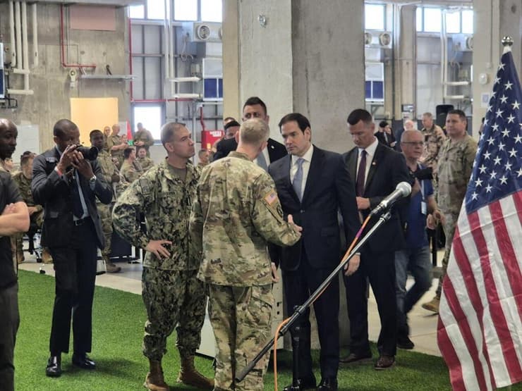 "רוצים שלחמאס לא יהיו שליטה ואנשים". רוביו במפקדה האמריקנית (צילום: איתמר אייכנר) מזכיר המדינה מרקו רוביו בביקור במפקדה האמריקאית CMCC