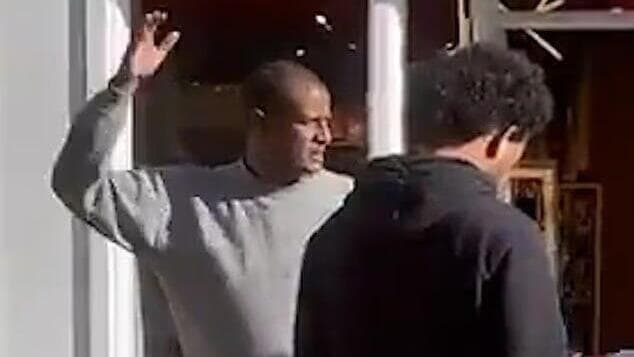 תיעוד שהופץ ברשתות החברתיות אחרי שחרורו של קבאטו (צילום: סעיף 27א) הדוש גברסלאסי קבאטו מהגר אתיופי שוחרר בטעות מהכלא לאחר שתקף מינית נערה