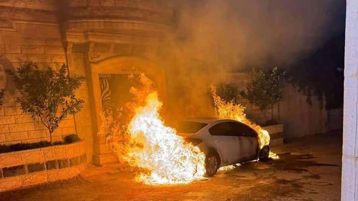 מתנחלים הציתו רכב בדיר דבואן מתנחלים הציתו רכב בדיר דבואן