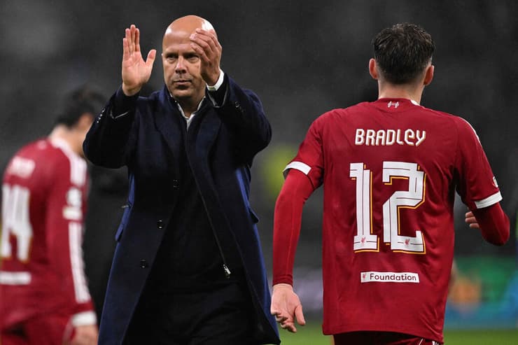 "השחקנים צריכים למצוא חיבורים חדשים - וסלאח לא שונה". סלוט (צילום: Kirill KUDRYAVTSEV / AFP) ארנה סלוט