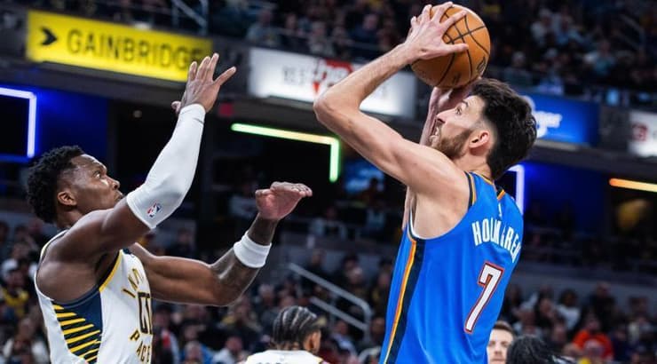 צ'ט הולמגרן עולה לסל (רויטרס) צ'ט הולמגרן עולה לסל