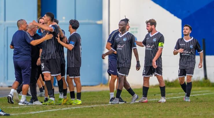 שחקני עירוני מודיעין חוגגים (רועי כפיר) שחקני עירוני מודיעין חוגגים