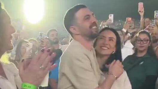 אלקנה בוחבוט ורבקה בהופעה של אייל גולן