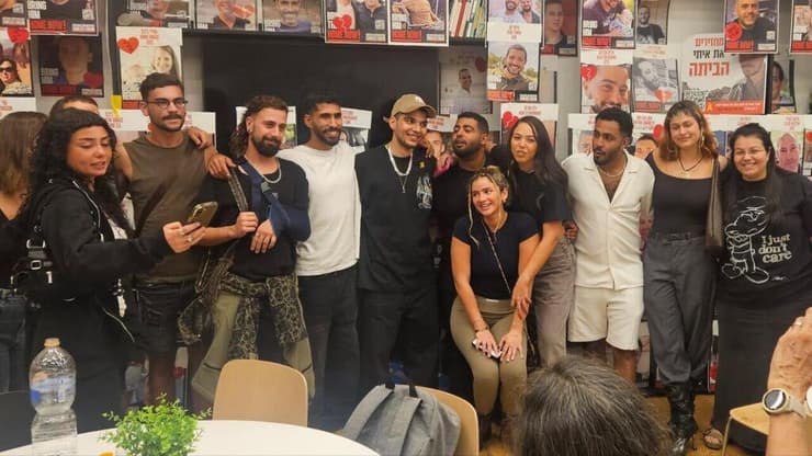 שורד השבי יוסף חיים אוחנה מגיע לראשונה לכיכר החטופים