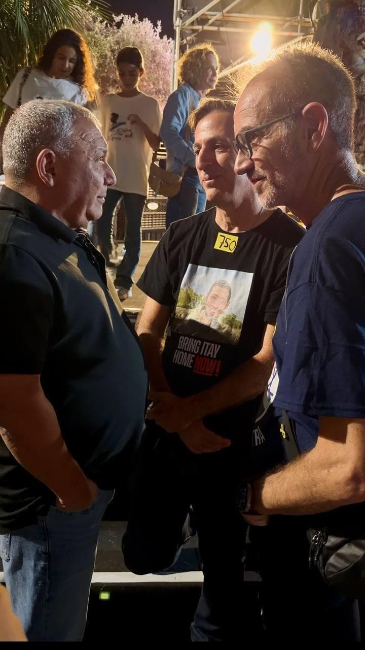 גדי איזנקוט הערב עם רובי חן אבי של איתי ורונן נאוטרה אביו של עומר