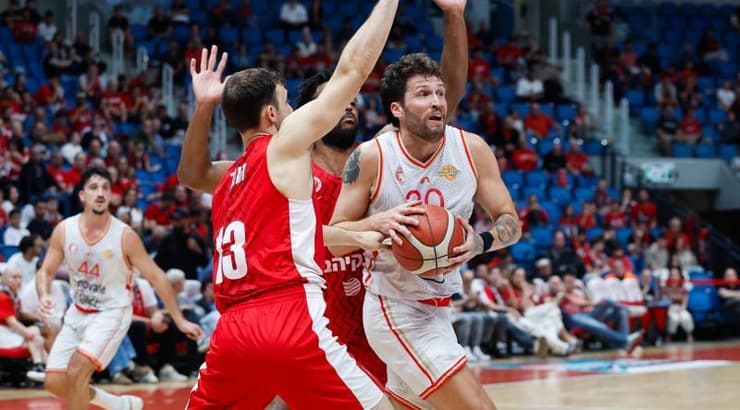 לוקאס גולדנברג במהלך (אורן בן חקון) לוקאס גולדנברג במהלך