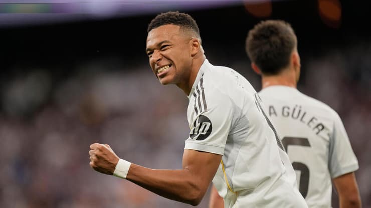 שער אחד נפסל - השני כבר לא. קיליאן אמבאפה (צילום: AP Photo/Bernat Armangue) שחקן ריאל מדריד קיליאן אמבאפה