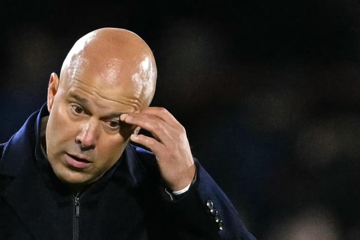 נראה אובד עצות. סלוט (צילום: Glyn KIRK / AFP) ארנה סלוט