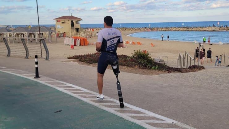 "הכי חשוב שהמיינד עובד, שאתה ממוקד ואתה יודע מה אתה עושה". בוריס שטונדה נפצע קשה ברצועת עזה אבל זה לא מה שיעצור אותו (צילום: אלבום פרטי) בוריס שטונדה לוחם דובדבן נפצע קשה ברצועת עזה מתחרה בתחרות איש הברזל