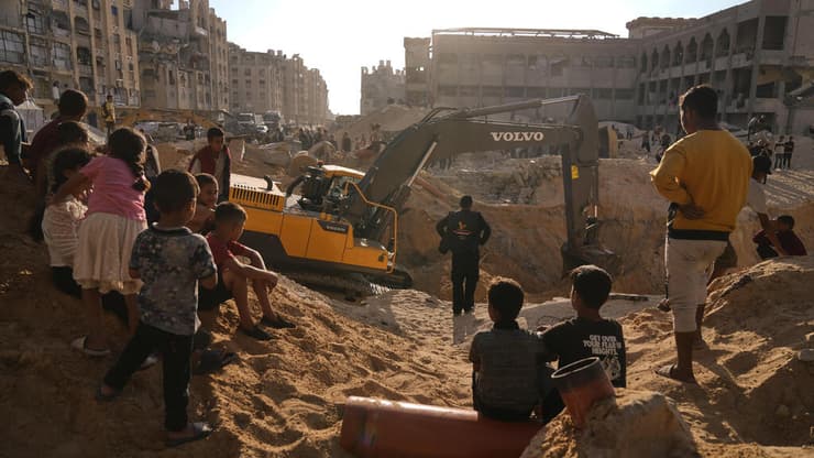 צילום: AP Photo/Jehad Alshrafi פעולות חיפוש אחר גופתו של עמירם קופר בעזה