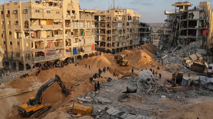 החיפושים בחאן יונס (צילום: AP Photo/Jehad Alshrafi) פעולות חיפוש אחר גופתו של עמירם קופר בעזה