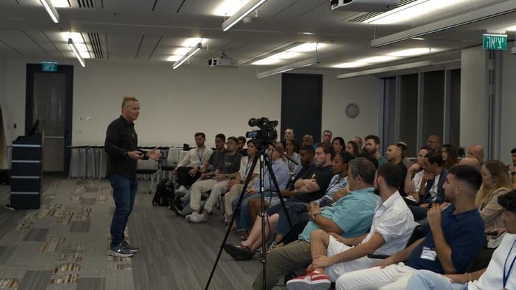 פעילות עמותת "מסע אל האופק" למען משוחררי צה"ל ושירות לאומי
(צילום: לרה ג׳רקינוב) פעילות עמותת "מסע אל האופק" למען משוחררי צה"ל ושירות לאומי