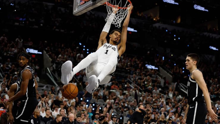 וומבי במעמדה אופיינית (צילום: Ronald Cortes / GETTY IMAGES NORTH AMERICA / AFP) וומבניאמה