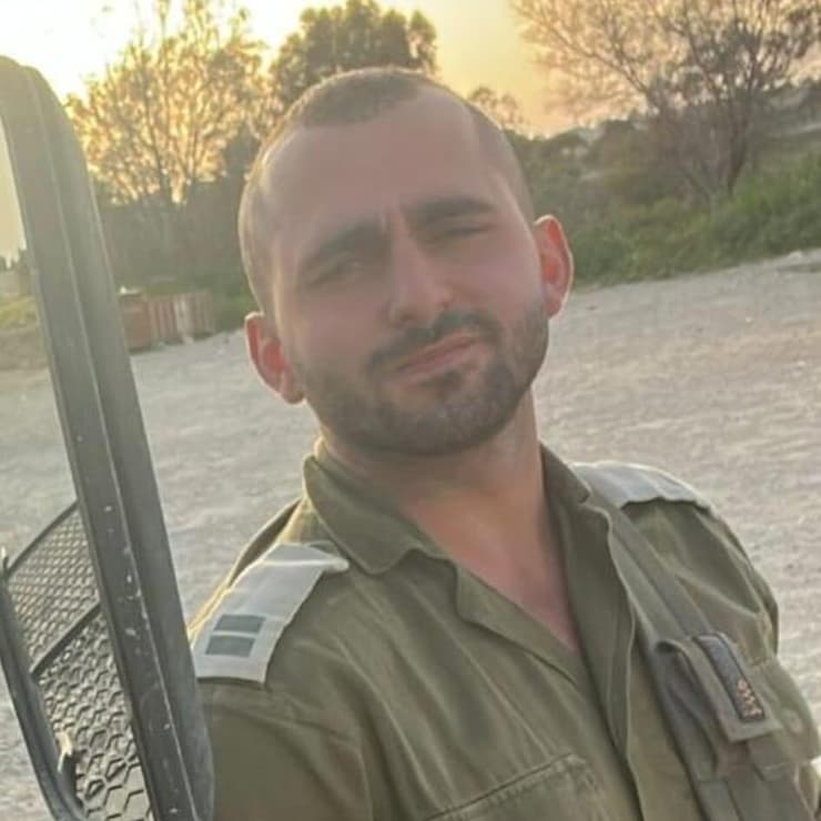 "רואה אותו בשורה הראשונה עם הגיבורים שעליהם גדלתי - ובזכותם אנחנו כאן". אלעד ז"ל (צילום: באדיבות המשפחה) "רואה אותו בשורה הראשונה עם הגיבורים שעליהם גדלתי - ובזכותם אנחנו כאן". אלעד ז"ל