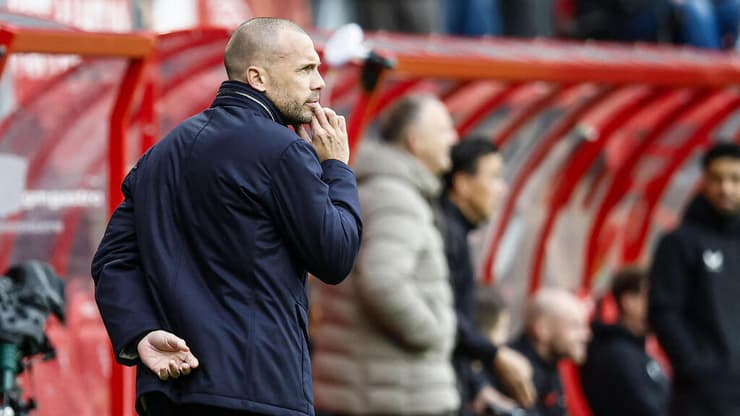 כועס. הייטינחה (צילום: Vincent Jannink / ANP / AFP)) ג'ון הייטינחה