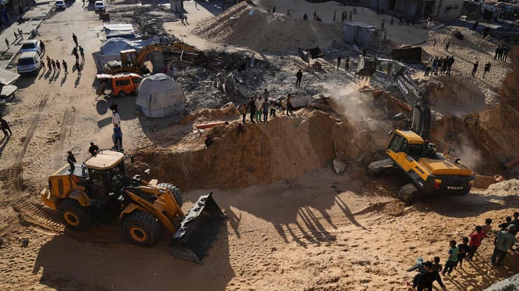 פעולות החיפוש בחאן יונס אחר החלל החטוף עמירם קופר (צילום: AP Photo/Jehad Alshrafi) פעולות חיפוש אחר גופתו של עמירם קופר בעזה