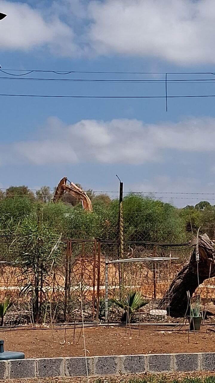 עבודות חישוף הקרקע, סמוך לשכונת נווה מגן ברמת השרון (צילום: באדיבות קרן אשל) עבודות חישוף הקרקע, סמוך לשכונת נווה מגן ברמת השרון