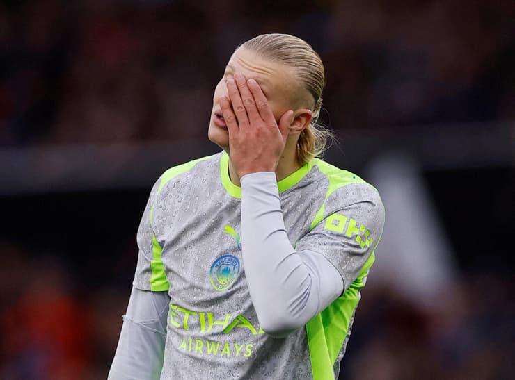 נעצר. הולאנד (צילום: Reuters/Andrew Couldridge) הולאנד