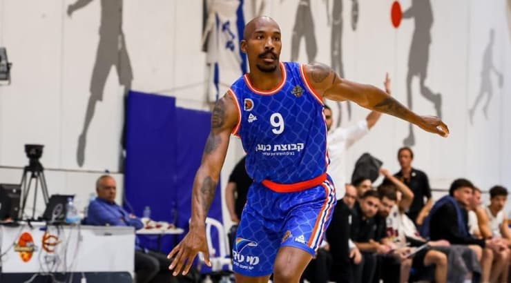 דריון אטקינס (יפית כחלון מכבי קבוצת כנען רמת גן) דריון אטקינס