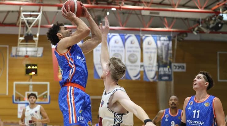 דרו קרופורד קולע סל (שקד אבן מכבי קבוצת כנען רמת גן) דרו קרופורד קולע סל