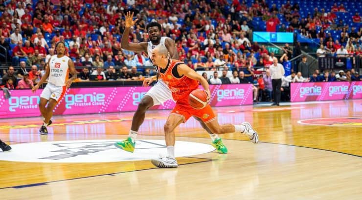 גיא פלטין בפעולה (רועי כפיר) גיא פלטין בפעולה