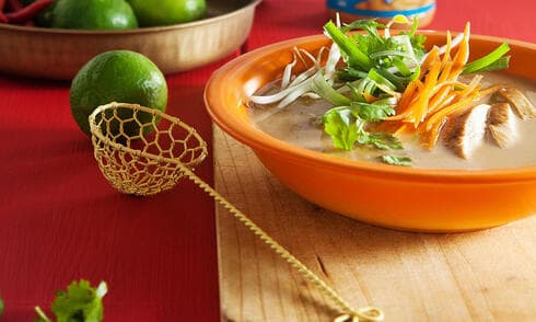 מרק עוף ובוטנים