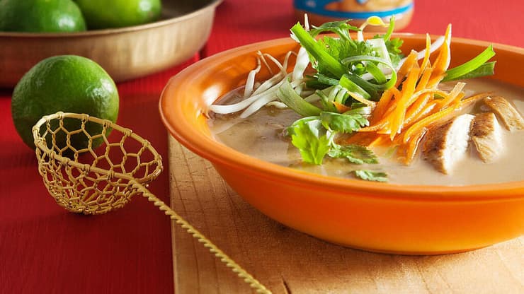 מרק עוף ובוטנים