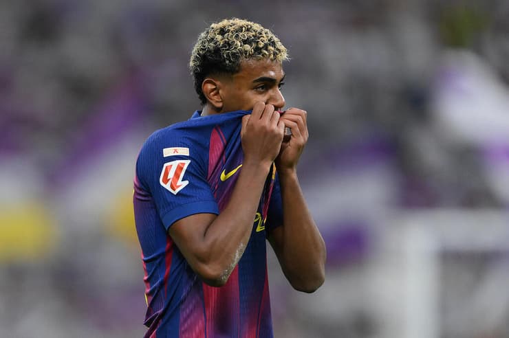 ימאל מאוכזב (צילום: David Ramos/Getty Images) ימאל