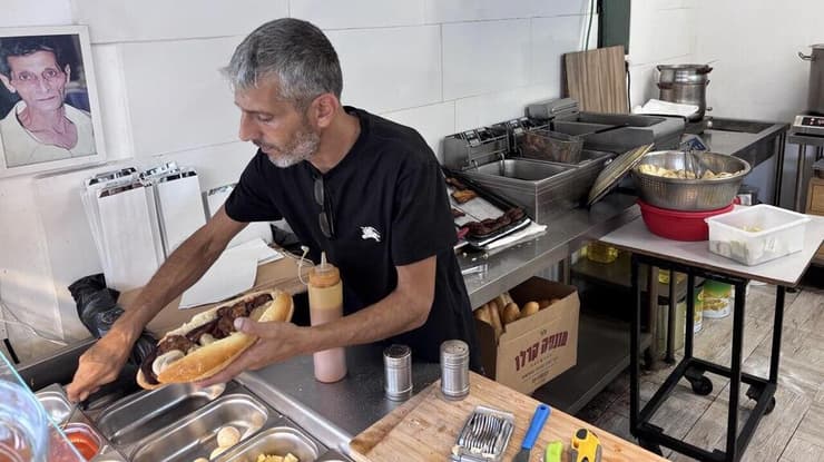 מדפיס מנות בקצב מסחרר. קסם של סביח (צילום: קובי רובין) ״קסם של סביח״