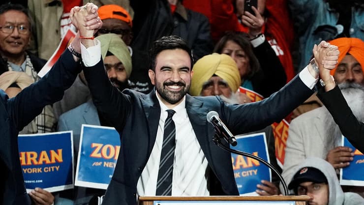 ארה"ב ניו יורק עצרת של זוהראן ממדאני בחירות ראשות העיר ברני סנדרס אלכסנדרייה אוקסיו קורטז